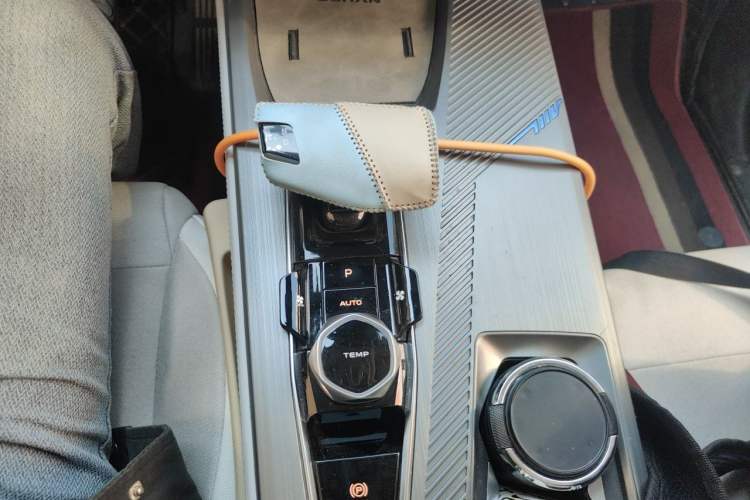 Used CHANGAN OSHAN Z6 New Energy 2022 Facelift Blue Whale iDD 150KM Flagship PLUS Smart Parking Edition Gear Lever