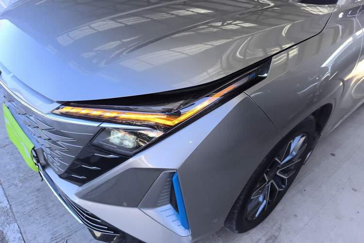 Used CHANGAN OSHAN Z6 New Energy 2022 Blue Whale iDD 150KM Flagship PLUS Smart Parking Edition Left Front Headlight