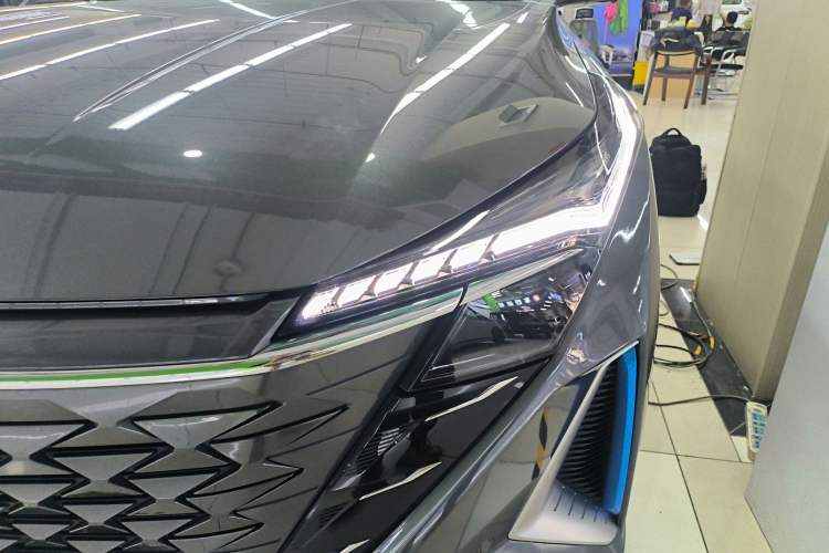 Used CHANGAN OSHAN Z6 New Energy 2022 Blue Whale iDD 150KM Flagship PLUS Smart Parking Edition Left Front Headlight