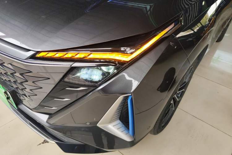 Used CHANGAN OSHAN Z6 New Energy 2022 Facelift Blue Whale iDD 150KM Flagship PLUS Smart Parking Edition Left Front Headlight