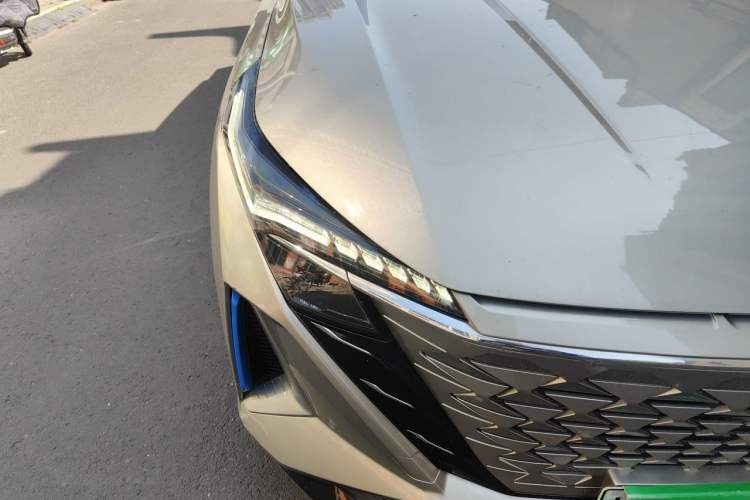 Used CHANGAN OSHAN Z6 New Energy 2022 Facelift Blue Whale iDD 150KM Flagship PLUS Smart Parking Edition Right Front Headlight