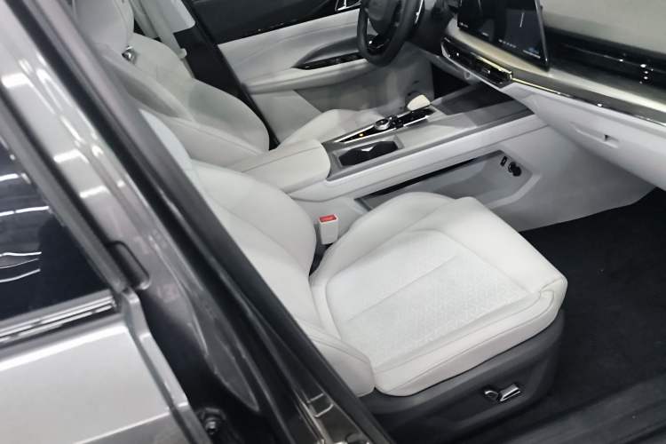 Used CHANGAN OSHAN Z6 New Energy 2022 Blue Whale iDD 150KM Flagship PLUS Smart Parking Edition Right Front Seat
