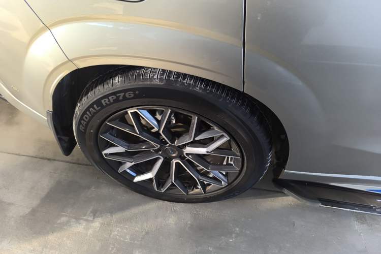 Used CHANGAN OSHAN Z6 New Energy 2022 Blue Whale iDD 150KM Flagship PLUS Smart Parking Edition Right Rear Wheel Hub