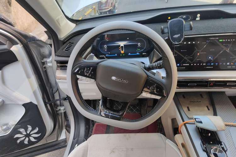 Used CHANGAN OSHAN Z6 New Energy 2022 Facelift Blue Whale iDD 150KM Flagship PLUS Smart Parking Edition Steering Wheel