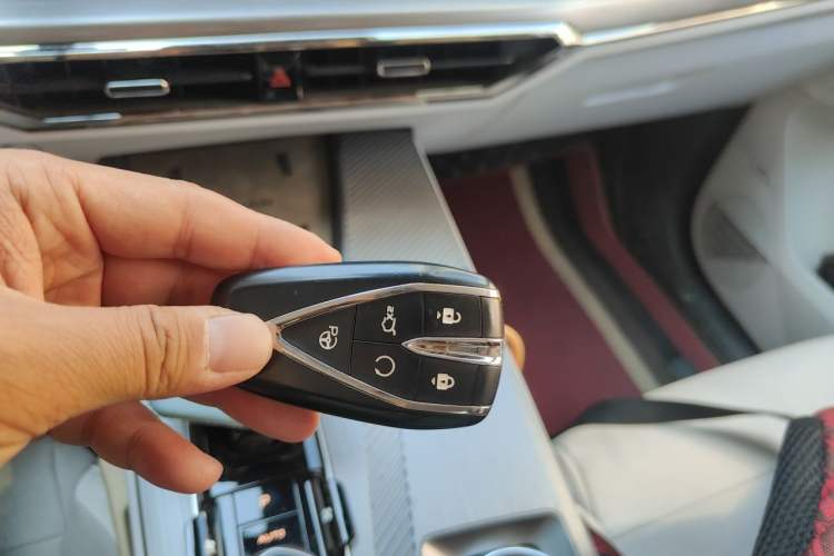 Used CHANGAN OSHAN Z6 New Energy 2022 Facelift Blue Whale iDD 150KM Flagship PLUS Smart Parking Edition Vehicle Key