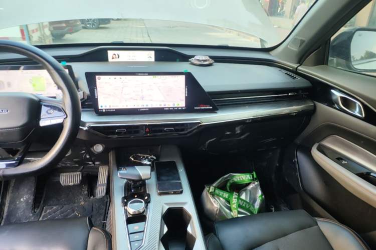 Used CHANGAN OSHAN Z6 New Energy 2022 Blue Whale iDD 150KM Flagship PLUS Smart Parking Edition Audio And AC Panel