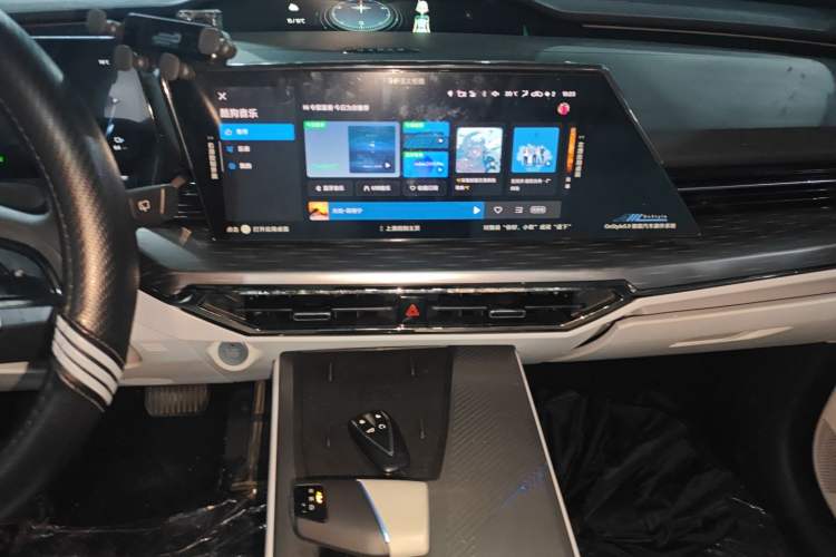 Used CHANGAN OSHAN Z6 New Energy 2022 Facelift Blue Whale iDD 150KM Flagship PLUS Smart Parking Edition Audio And AC Panel