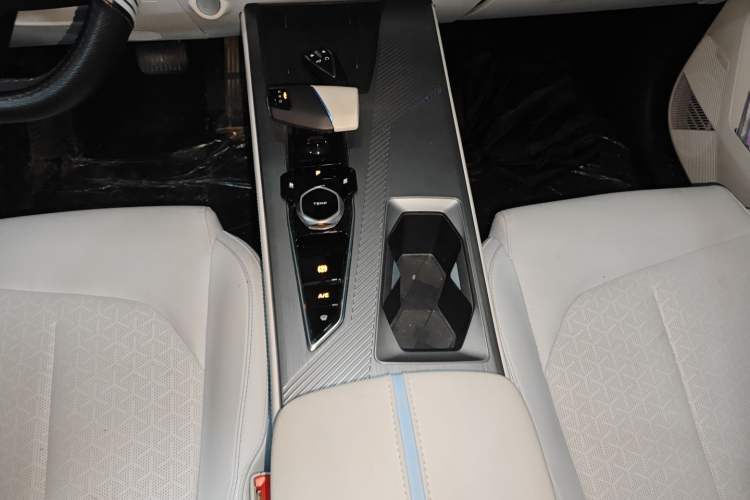 Used CHANGAN OSHAN Z6 New Energy 2022 Facelift Blue Whale iDD 150KM Flagship PLUS Smart Parking Edition Gear Lever