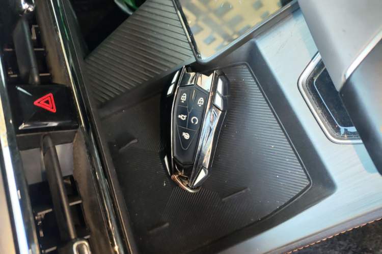 Used CHANGAN OSHAN Z6 New Energy 2022 Blue Whale iDD 150KM Flagship PLUS Smart Parking Edition Interior 1