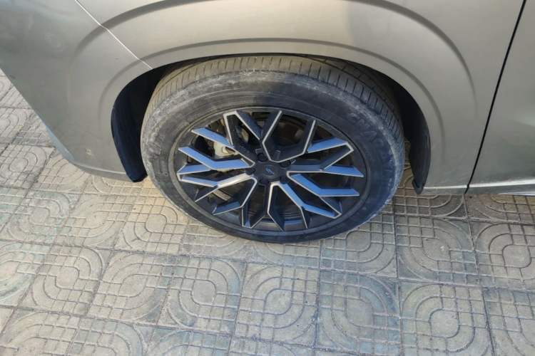 Used CHANGAN OSHAN Z6 New Energy 2022 Blue Whale iDD 150KM Flagship PLUS Smart Parking Edition Left Front Wheel Hub
