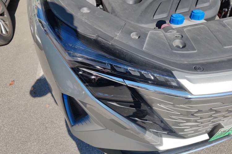 Used CHANGAN OSHAN Z6 New Energy 2022 Blue Whale iDD 150KM Flagship PLUS Right Front Headlight