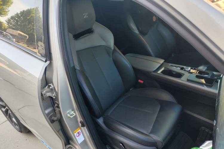 Used CHANGAN OSHAN Z6 New Energy 2022 Blue Whale iDD 150KM Flagship PLUS Smart Parking Edition Right Front Seat
