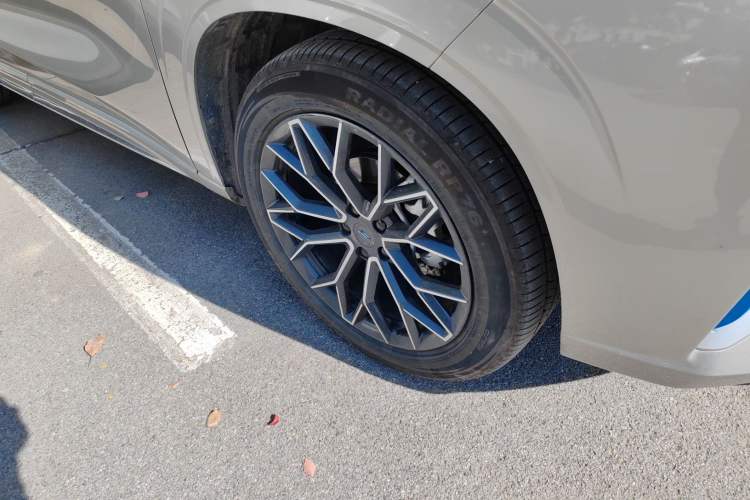 Used CHANGAN OSHAN Z6 New Energy 2022 Blue Whale iDD 150KM Flagship PLUS Right Front Wheel Hub