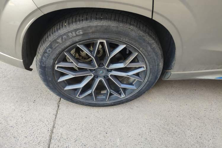 Used CHANGAN OSHAN Z6 New Energy 2022 Blue Whale iDD 150KM Flagship PLUS Smart Parking Edition Right Rear Wheel Hub