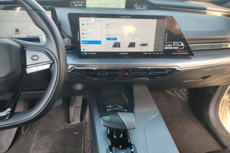 Used CHANGAN OSHAN Z6 New Energy 2022 Blue Whale iDD 150KM Flagship PLUS Smart Parking Edition Audio And AC Panel