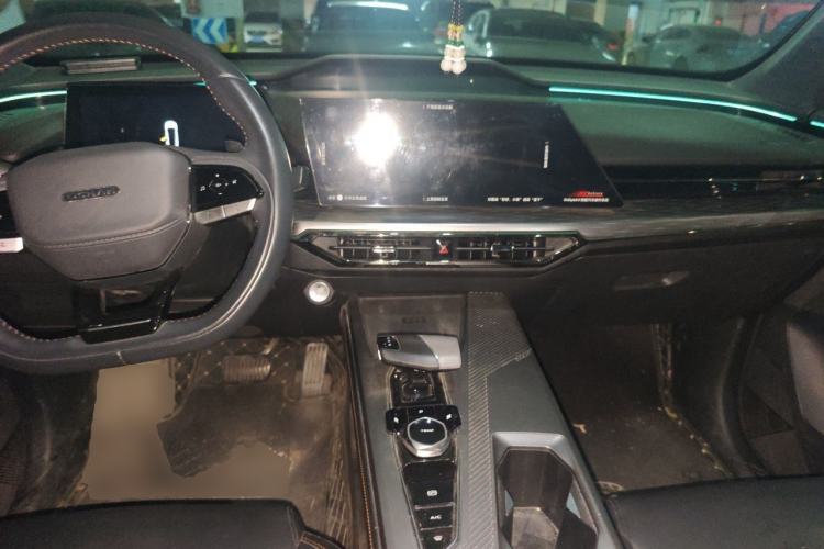 Used CHANGAN OSHAN Z6 New Energy 2022 Blue Whale iDD 150KM Flagship PLUS Center Console