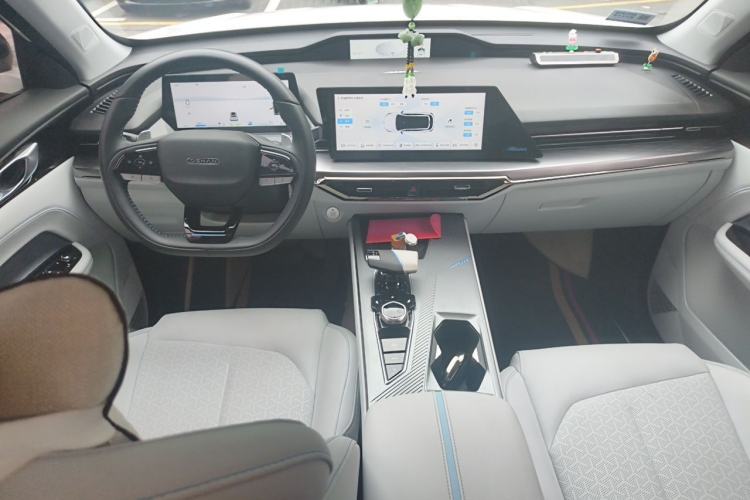 Used CHANGAN OSHAN Z6 New Energy 2022 Blue Whale iDD 150KM Flagship PLUS Center Console