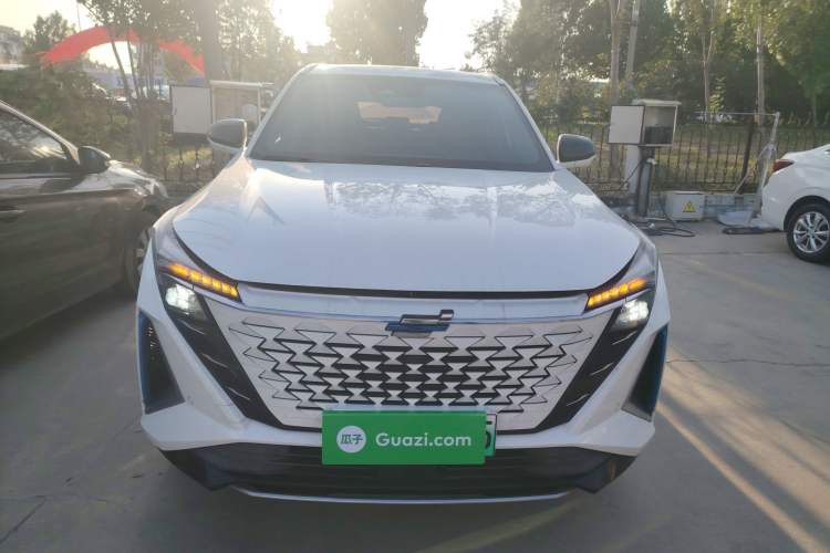 Used CHANGAN OSHAN Z6 New Energy 2022 Blue Whale iDD 150KM Flagship PLUS Smart Parking Edition Front
