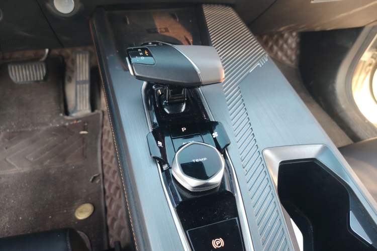Used CHANGAN OSHAN Z6 New Energy 2022 Blue Whale iDD 150KM Flagship PLUS Smart Parking Edition Gear Lever