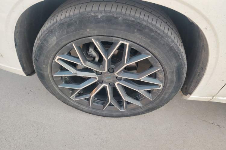 Used CHANGAN OSHAN Z6 New Energy 2022 Blue Whale iDD 150KM Flagship PLUS Smart Parking Edition Left Front Wheel Hub