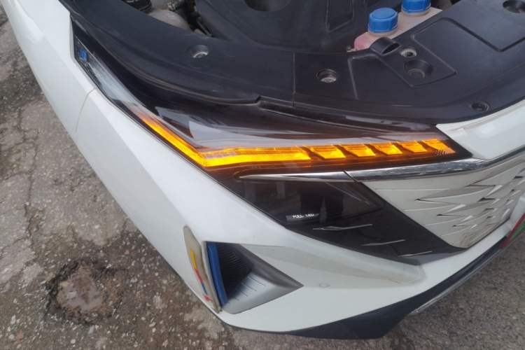 Used CHANGAN OSHAN Z6 New Energy 2022 Blue Whale iDD 150KM Flagship PLUS Smart Parking Edition Right Front Headlight