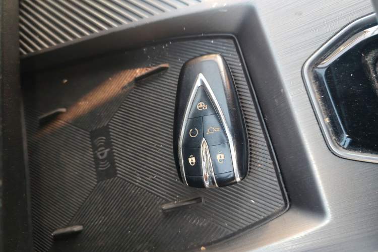 Used CHANGAN OSHAN Z6 New Energy 2022 Blue Whale iDD 150KM Flagship PLUS Smart Parking Edition Vehicle Key
