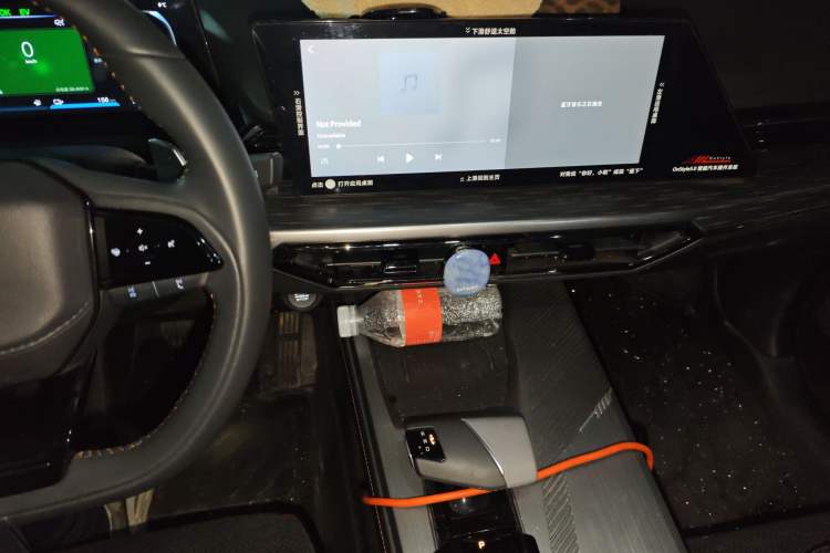 Used CHANGAN OSHAN Z6 New Energy 2023 ZhiDian iDD 150KM Flagship PLUS Smart Parking Edition Audio And AC Panel