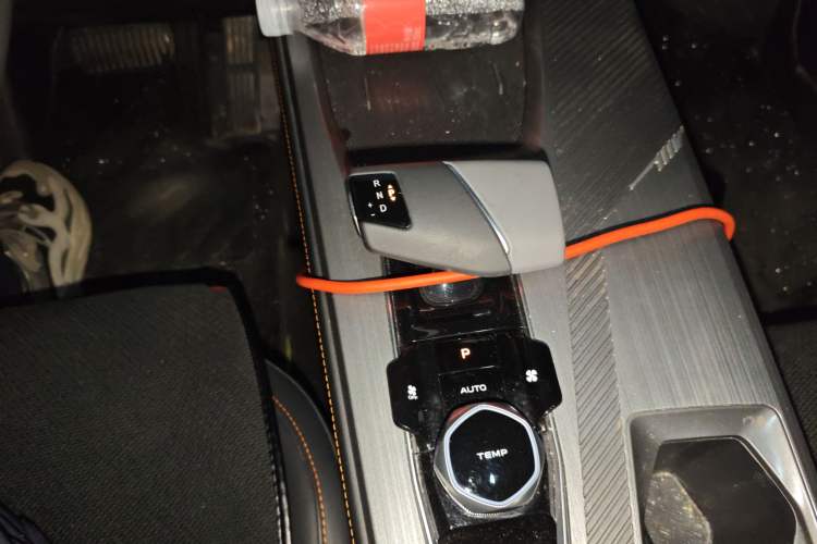 Used CHANGAN OSHAN Z6 New Energy 2023 ZhiDian iDD 150KM Flagship PLUS Smart Parking Edition Gear Lever