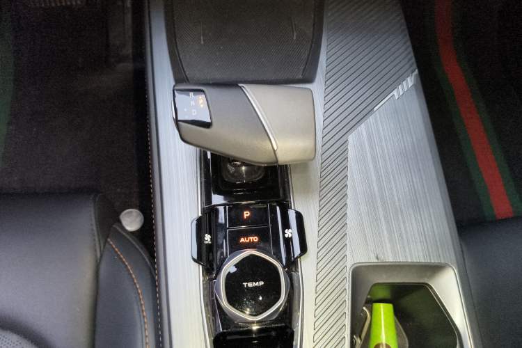Used CHANGAN OSHAN Z6 New Energy 2023 ZhiDian iDD 150KM Flagship PLUS Smart Parking Edition Gear Lever