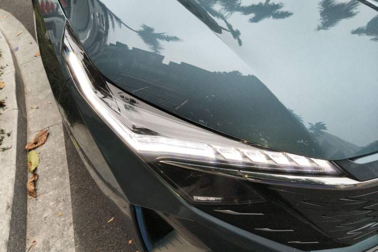 Used CHANGAN OSHAN Z6 New Energy 2023 ZhiDian iDD 150KM Flagship PLUS Smart Parking Edition Right Front Headlight