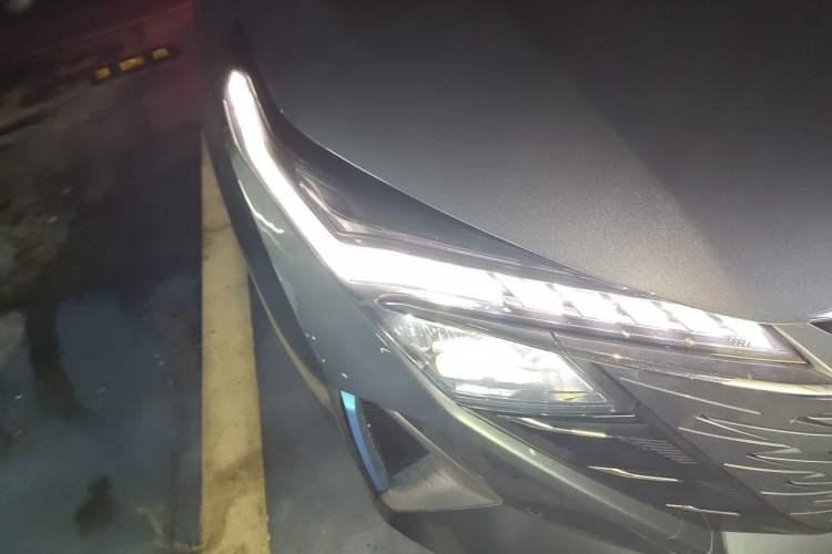 Used CHANGAN OSHAN Z6 New Energy 2023 ZhiDian iDD 150KM Flagship PLUS Smart Parking Edition Right Front Headlight