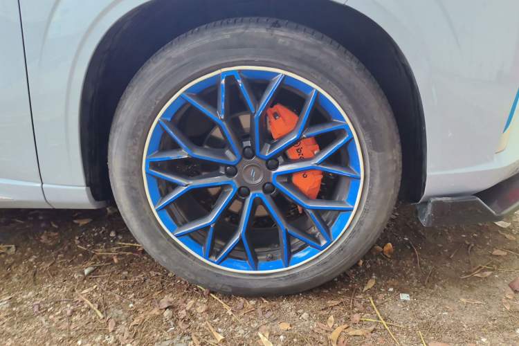 Used CHANGAN OSHAN Z6 New Energy 2023 ZhiDian iDD 150KM Flagship PLUS Right Front Wheel Hub