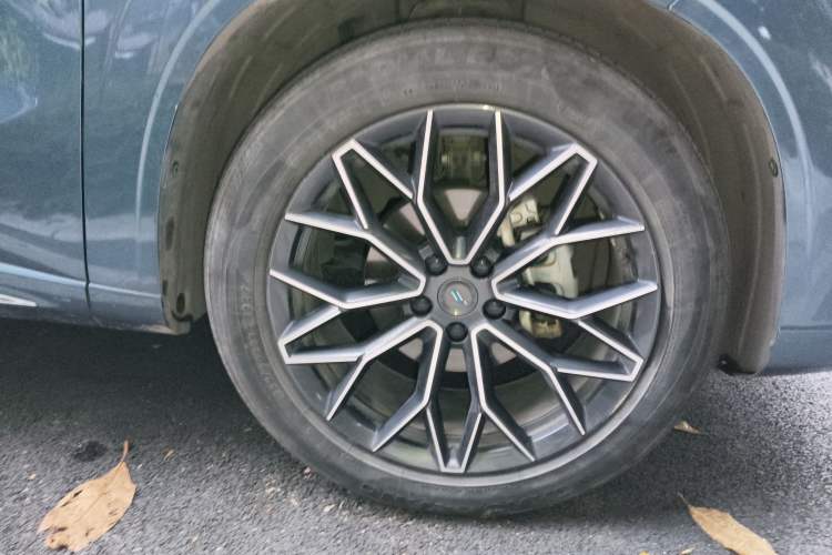 Used CHANGAN OSHAN Z6 New Energy 2023 ZhiDian iDD 150KM Flagship PLUS Smart Parking Edition Right Front Wheel Hub