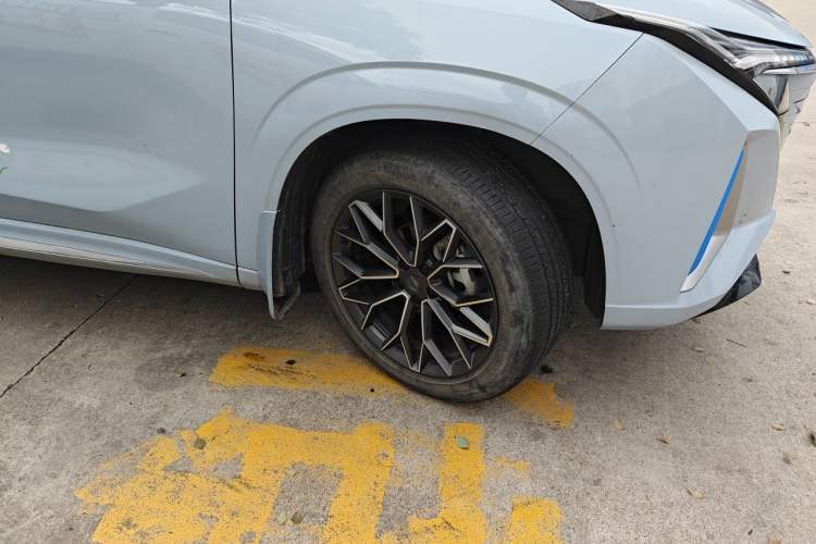 Used CHANGAN OSHAN Z6 New Energy 2023 ZhiDian iDD 150KM Flagship PLUS Right Front Wheel Hub