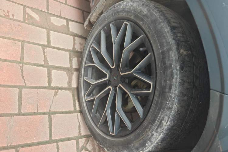 Used CHANGAN OSHAN Z6 New Energy 2023 ZhiDian iDD 150KM Flagship PLUS Right Front Wheel Hub