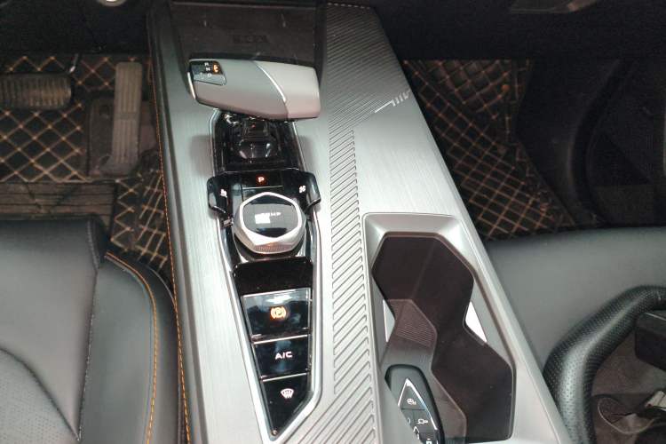 Used CHANGAN OSHAN Z6 New Energy 2023 ZhiDian iDD 150KM Flagship PLUS Smart Parking Edition Gear Lever