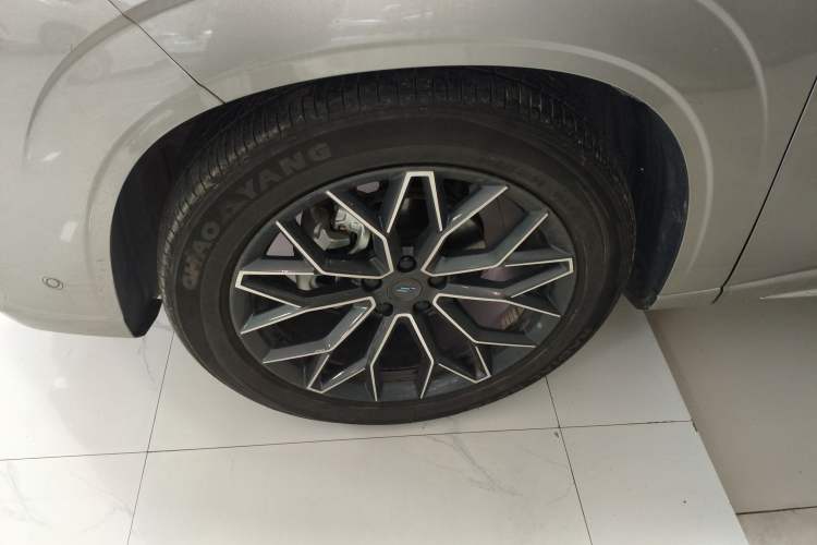 Used CHANGAN OSHAN Z6 New Energy 2023 ZhiDian iDD 150KM Flagship PLUS Smart Parking Edition Left Front Wheel Hub