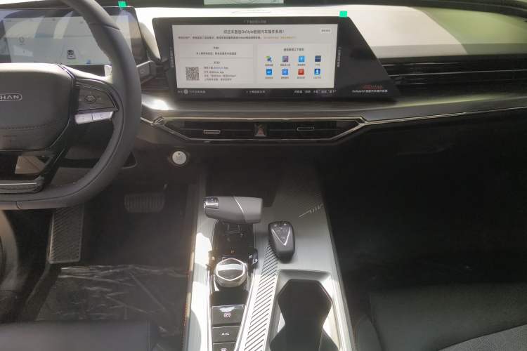 Used CHANGAN OSHAN Z6 New Energy 2023 ZhiDian iDD 150KM Flagship PLUS Smart Parking Edition Audio And AC Panel
