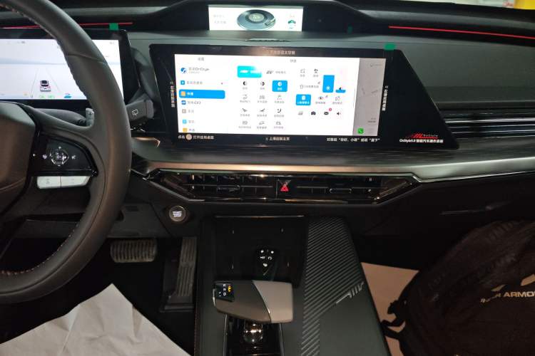 Used CHANGAN OSHAN Z6 New Energy 2023 ZhiDian iDD 150KM Flagship PLUS Smart Parking Edition Audio And AC Panel