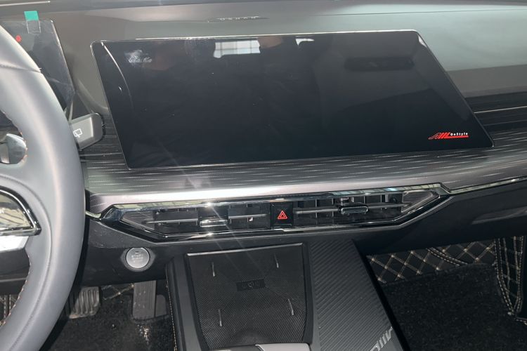 Used CHANGAN OSHAN Z6 New Energy 2023 ZhiDian iDD 150KM Flagship PLUS Smart Parking Edition Audio And AC Panel