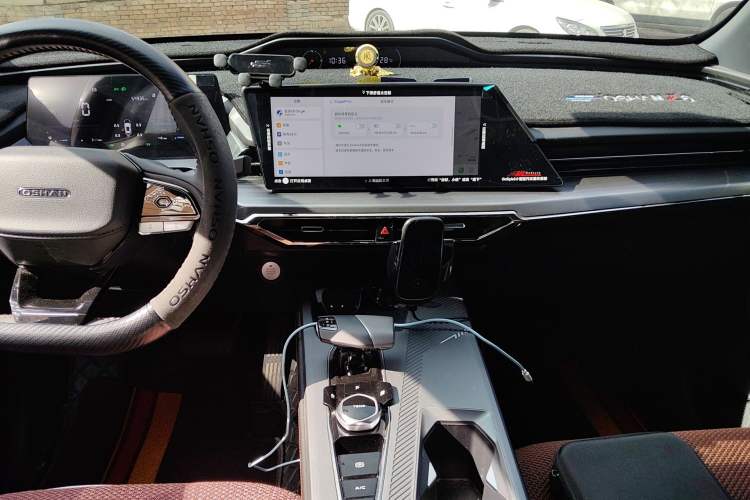 Used CHANGAN OSHAN Z6 New Energy 2023 ZhiDian iDD 150KM Flagship Model Audio And AC Panel