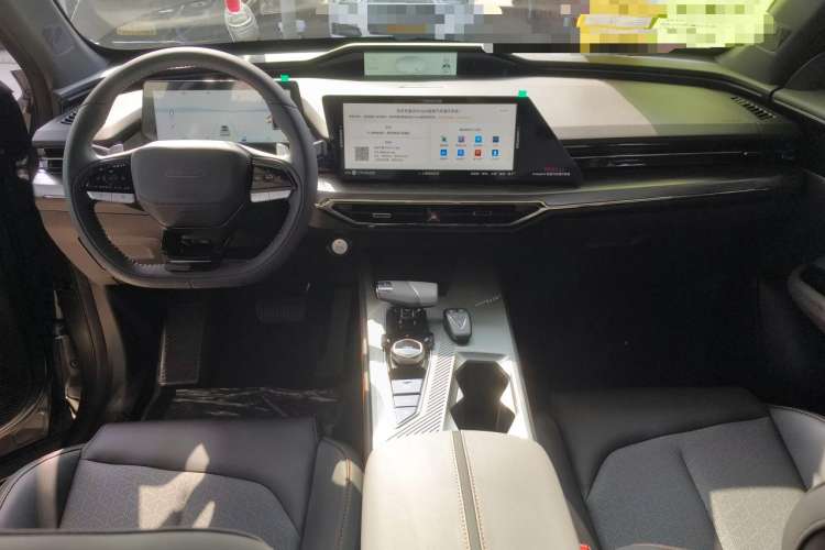 Used CHANGAN OSHAN Z6 New Energy 2023 ZhiDian iDD 150KM Flagship PLUS Smart Parking Edition Center Console