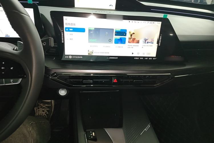 Used CHANGAN OSHAN Z6 New Energy 2023 ZhiDian iDD 150KM Flagship PLUS Smart Parking Edition Center Console