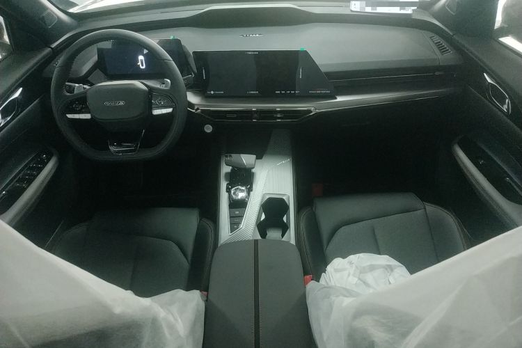 Used CHANGAN OSHAN Z6 New Energy 2023 ZhiDian iDD 150KM Flagship PLUS Smart Parking Edition Center Console