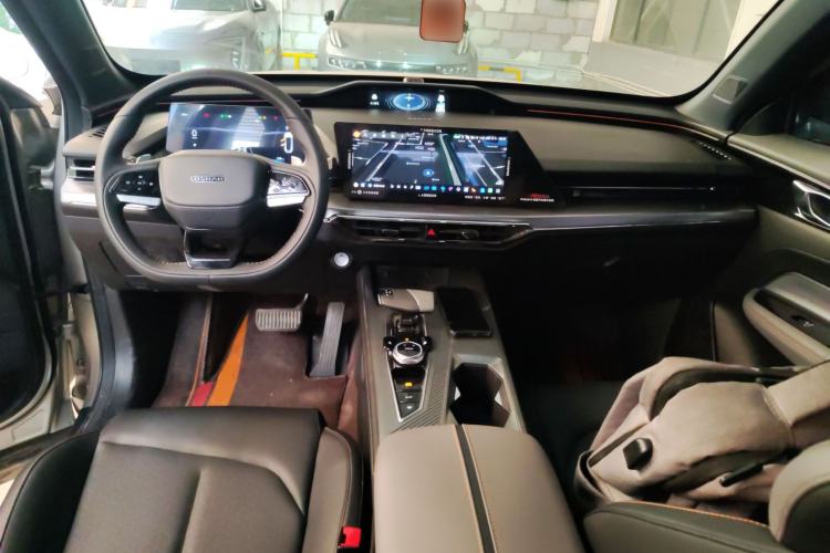 Used CHANGAN OSHAN Z6 New Energy 2023 ZhiDian iDD 150KM Flagship PLUS Smart Parking Edition Center Console