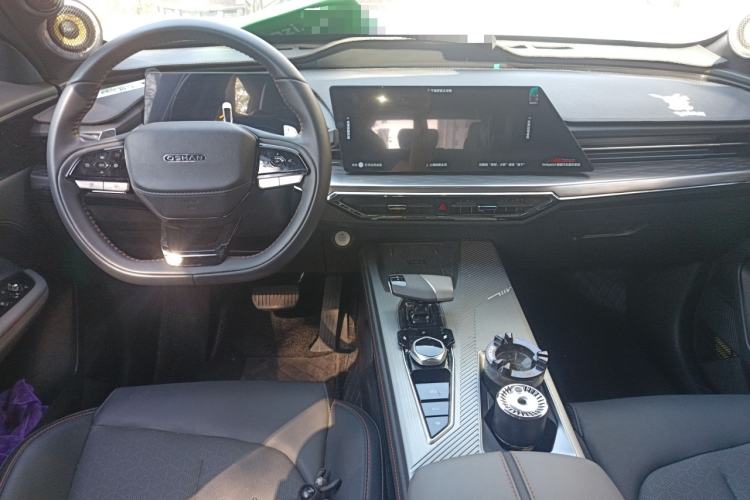 Used CHANGAN OSHAN Z6 New Energy 2023 ZhiDian iDD 150KM Flagship PLUS Smart Parking Edition Center Console