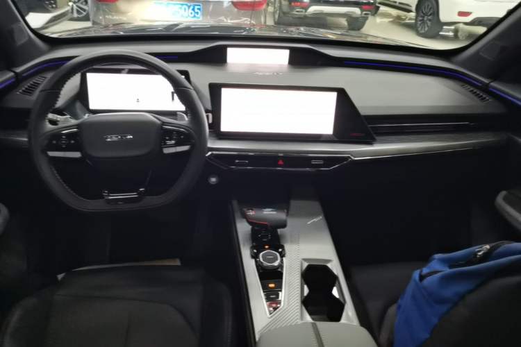 Used CHANGAN OSHAN Z6 New Energy 2023 ZhiDian iDD 150KM Flagship PLUS Smart Parking Edition Center Console
