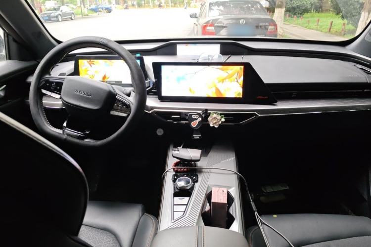 Used CHANGAN OSHAN Z6 New Energy 2023 ZhiDian iDD 150KM Flagship PLUS Smart Parking Edition Center Console
