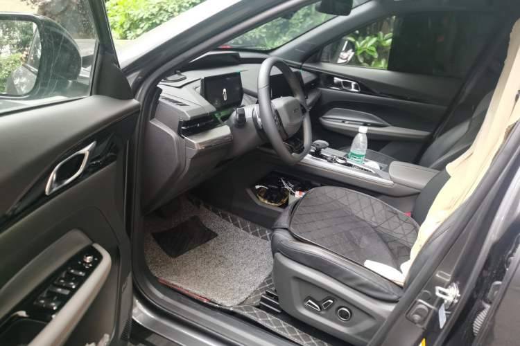 Used CHANGAN OSHAN Z6 New Energy 2023 ZhiDian iDD 150KM Flagship PLUS Smart Parking Edition Driver Seat