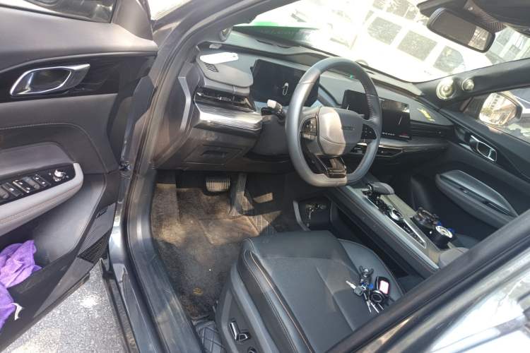 Used CHANGAN OSHAN Z6 New Energy 2023 ZhiDian iDD 150KM Flagship PLUS Smart Parking Edition Driver Seat